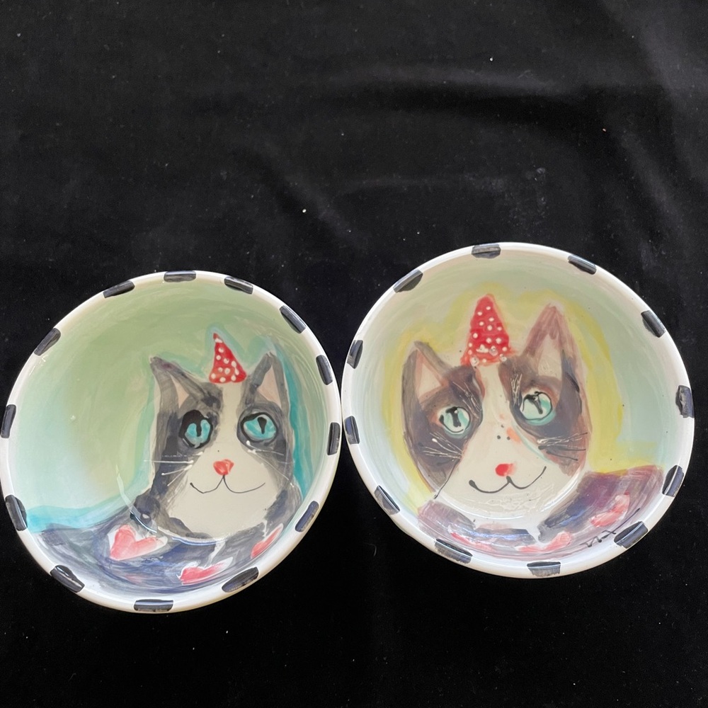 2 Hand painted Adorable Cats Ceramic 5.5”x3” All Purpose Bowls 2 Bowls Mint